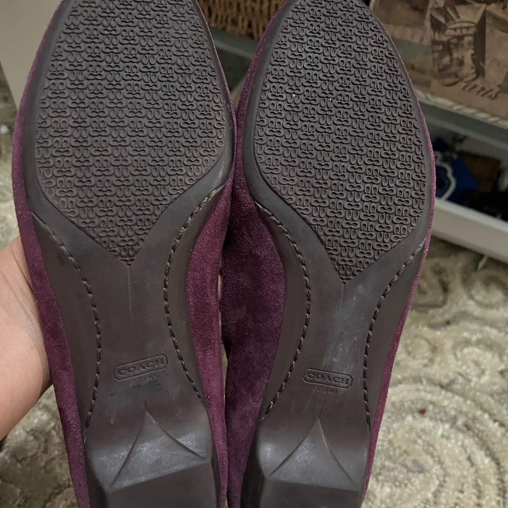 Elegant Burgundy Velvet Loafers - Picture 3 of 8
